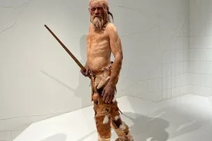 Wachsfigur des Ötzi
