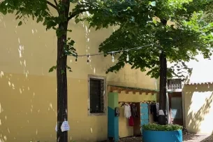 Spendenecke mit Kleidung